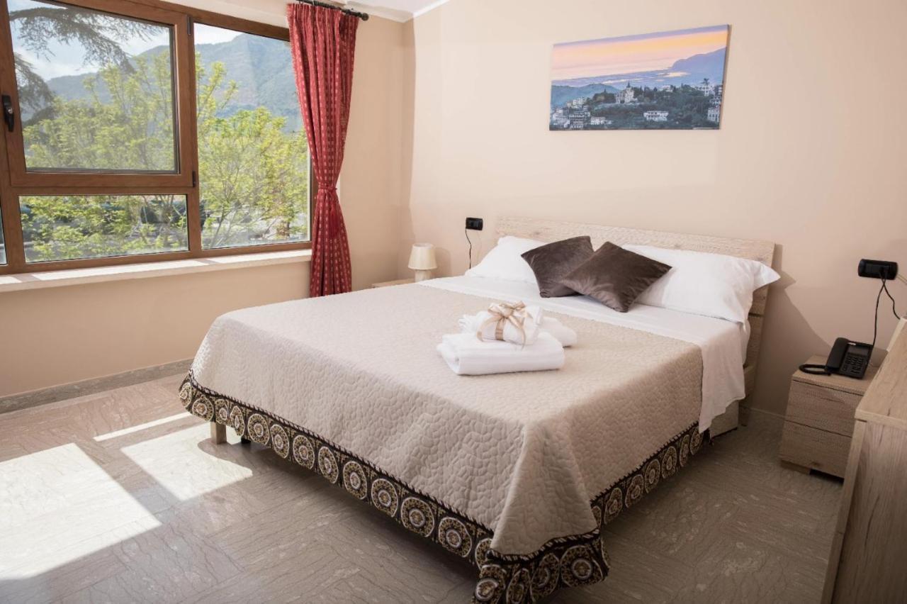 Divino Bistrot E Relais Hotel Lenola Kültér fotó